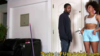 De baas van de meest sensationele schoonheden hou van om te kijken in je sexy meid Giovanna Candy door het slijpen van uw huis, door het gebruik van alleen een rood lingerie scène volledige in-Site Testen van de Fudelidade