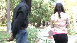 Mixte teen aime la prise de black grosse bite dans chaque trou