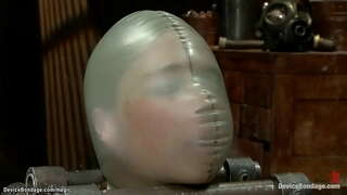 ɇ�髪レズビアンのスレーブスターが見を通じてセクシーランジェリー行きの金属デバイスsquating位置が牛に着して滑りクランプされ、苦しめられdominatrixクレールアダムス