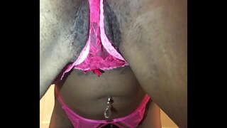 Nellycantsay twerking जवळ आपला चेहरा