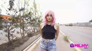 ���ेरू छैन काम पाउन उनको देश र she finds herself in the दिन आवश्यक छ उनको शरीर लागि विनिमय मा पैसा