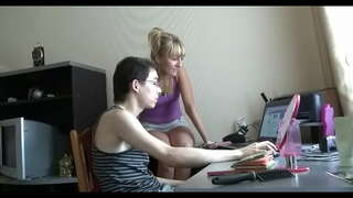 اور پھر اس کے ساتھی اس کے knob