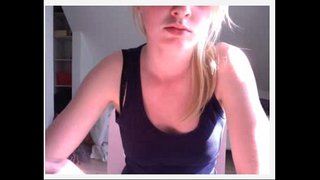 Hot blonde visa bröst på cam