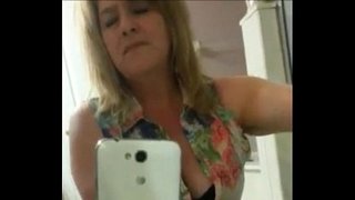 Maturaj masturbándose