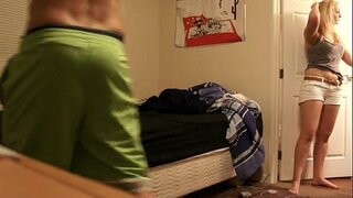 Момиче езда