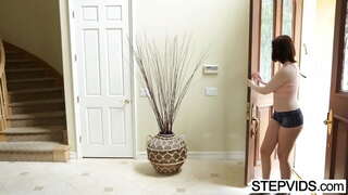 Nevlastní bratr šuká svou sexy Maya Kendrick