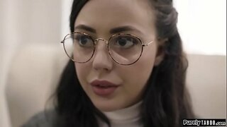 Troubled virgins còir aig an luchd-obrach sòisealta shes coinneamh.Hes an aon cò as urrainn cuideachadh aice agus i a sis ach thig e aig prìs.Bha e ag iarraidh oirre a bhith sex with him.Wit bith eile a chur i throats e cock agus ag innse dha ith i a-mach mus tèid e fucks i