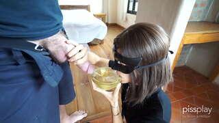 ���ุ่งเหยิง Deepthroat เริ่มสำหรับทาสหญิง-อร์โบวล์เครื่องดื่มของฉี่!