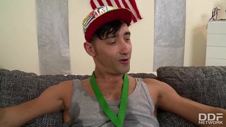 Afortunat guanyador folla Anita B. fins cul mentre lesbo adolescent Jenny frega el seu mullat clítoris