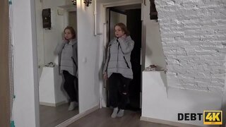 DEBT4k. ลูกไม่สามารถจ่ายหนี้สำหรับหัวนมใหญ่ดังนั้นนักสะสมเป็นบ้าหนัก