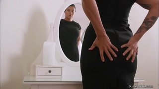 Milf brune a invité gros seins blonde Milf chaudasse pour la st Valentin à la maison et puis anal baise avec son épaisse sangle à la bite